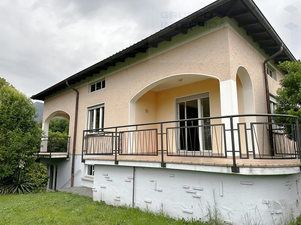 GROßES HAUS MIT GARTEN /UNTERVERMIETUNG