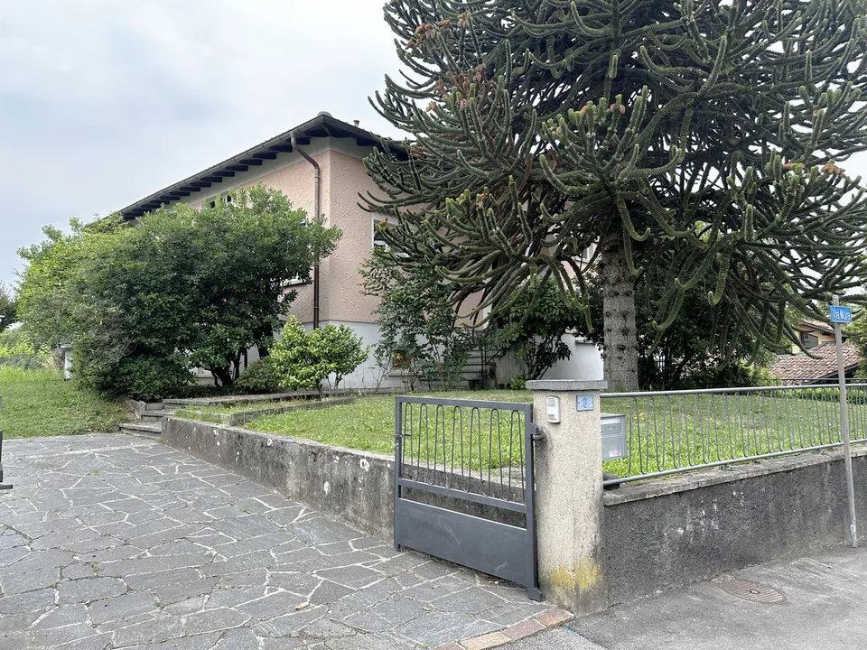 GROßES HAUS MIT GARTEN /UNTERVERMIETUNG