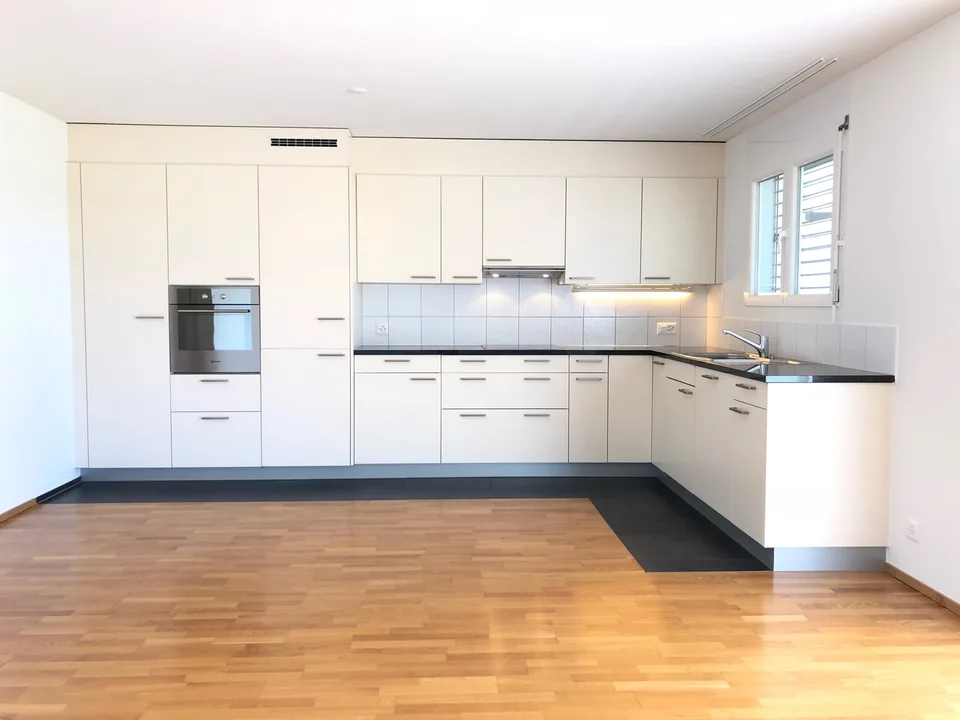 Bello appartamento 4.5 locali con balcone e vista a Kappel