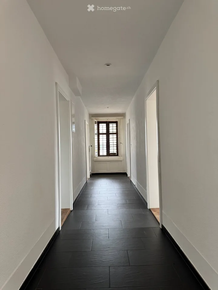 Teilsanierte, geräumige 4.5-Zimmer-Wohnung in Huttwil