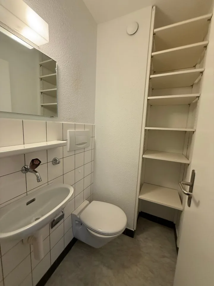 Sonnige 3.5-Zimmer-Wohnung mit Balkon in Nidau – Foto 6 von 9