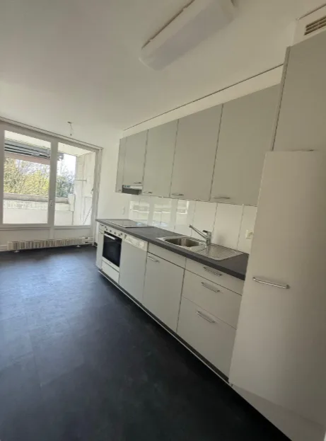Appartamento soleggiato di 3,5 locali con balcone a Nidau