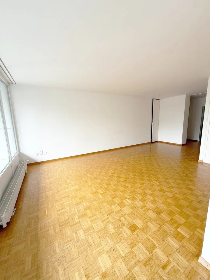 Appartamento soleggiato di 3,5 locali con balcone a Nidau