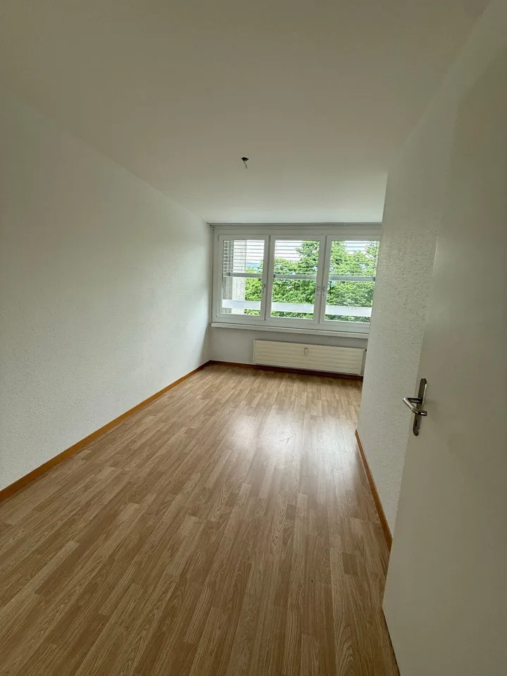 Appartamento soleggiato di 3,5 locali con balcone a Nidau