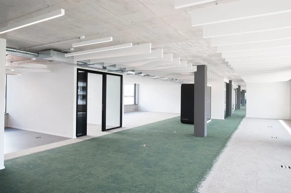 Sono disponibili solo 3 spazi a prezzi accessibili da 204 m²