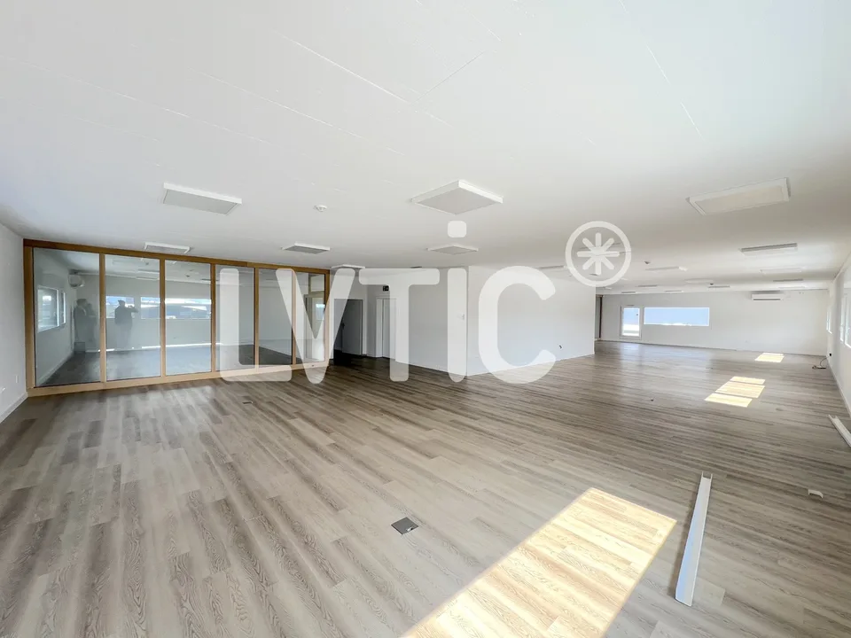 Uffici, locali di 410 m2 in affitto a Collombey