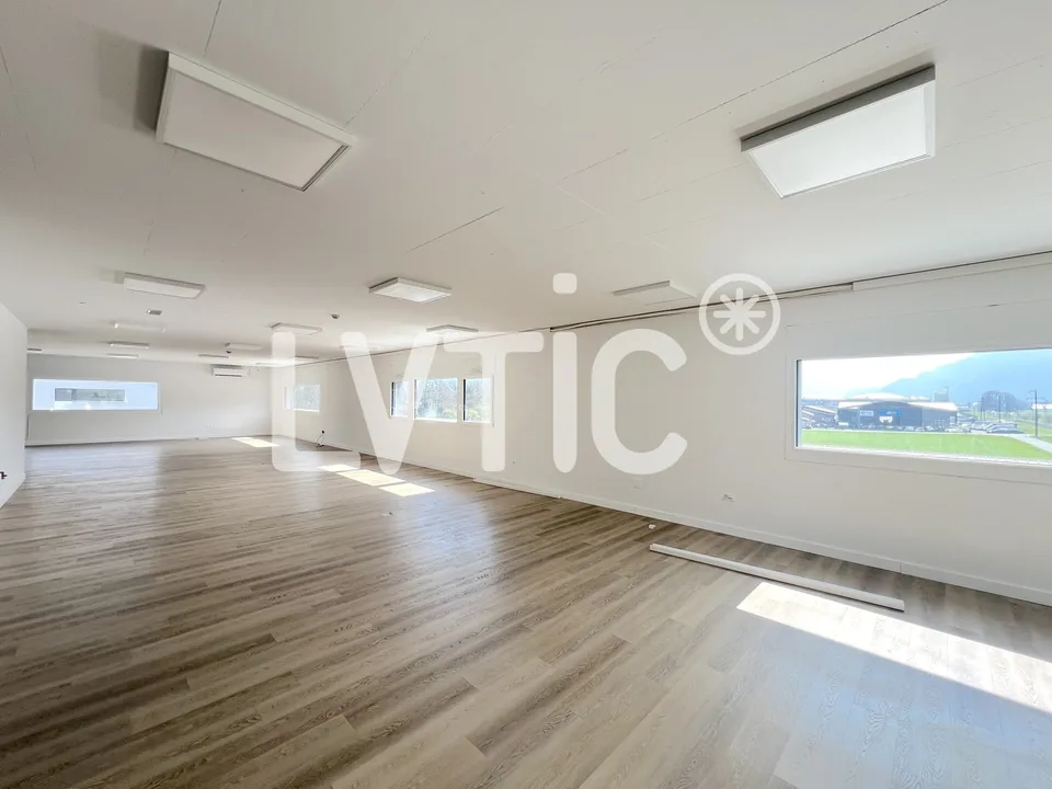 Uffici, locali di 410 m2 in affitto a Collombey