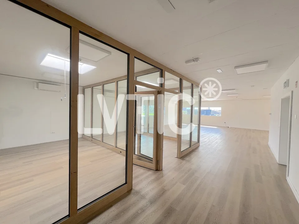 Uffici, locali di 410 m2 in affitto a Collombey