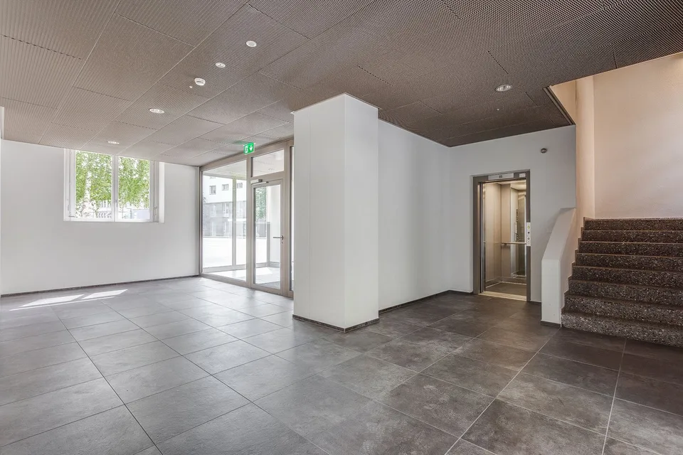 Work in DGNB-Gold-certified renovated office spaces directly at Trafoplatz in Baden – photo 9 of 11
