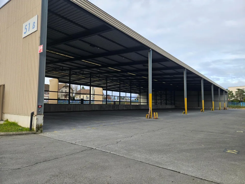 Halles de stockage XXL à St-Prex / XXL-Lagerhallen in St-Prex