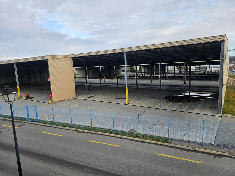 Halles de stockage XXL à St-Prex / XXL-Lagerhallen in St-Prex