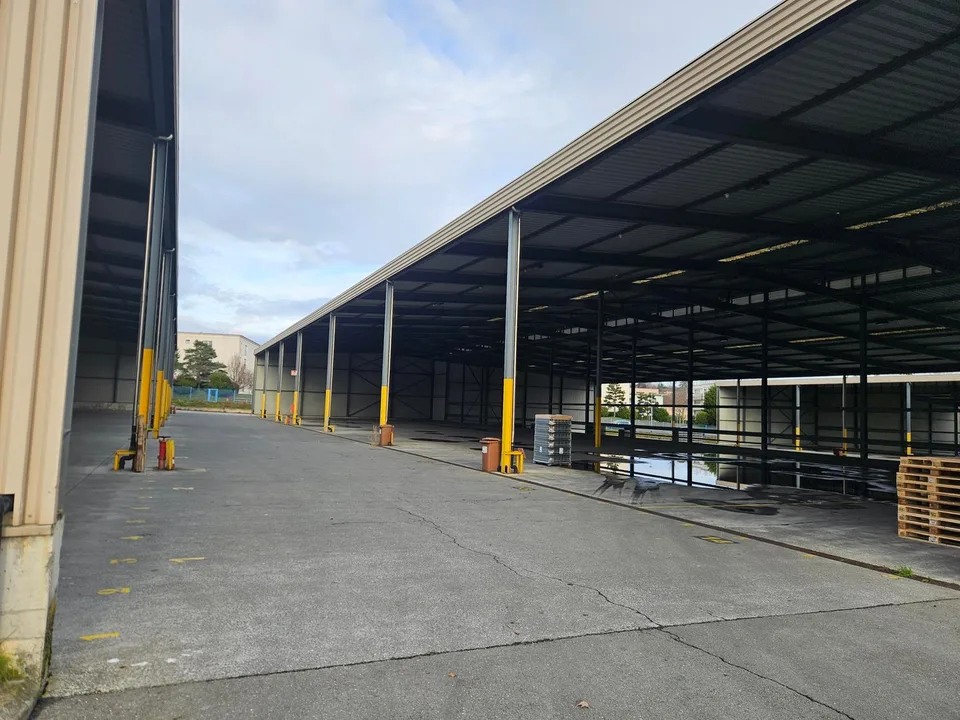 Halles de stockage XXL à St-Prex / XXL-Lagerhallen in St-Prex