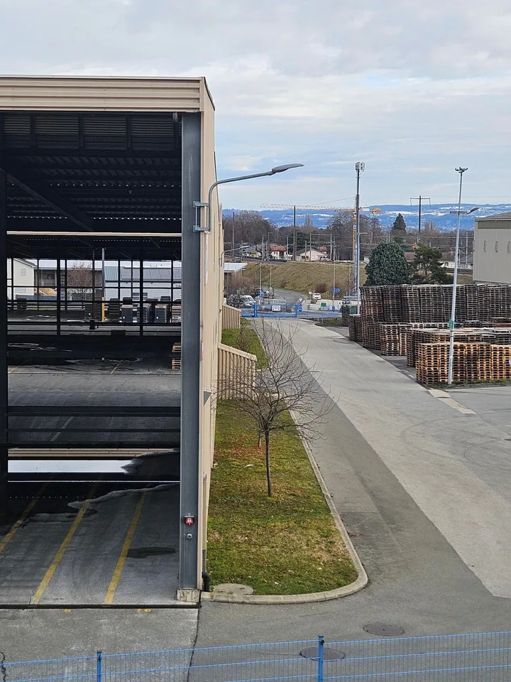 Halles de stockage XXL à St-Prex / XXL-Lagerhallen in St-Prex