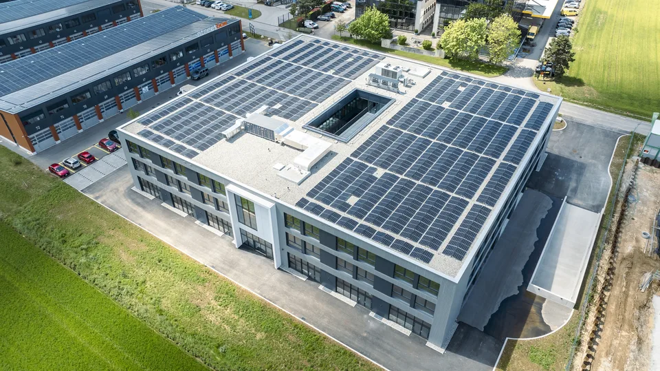 Nouveau à Gland - Surface commerciale - industrielle / 300m2