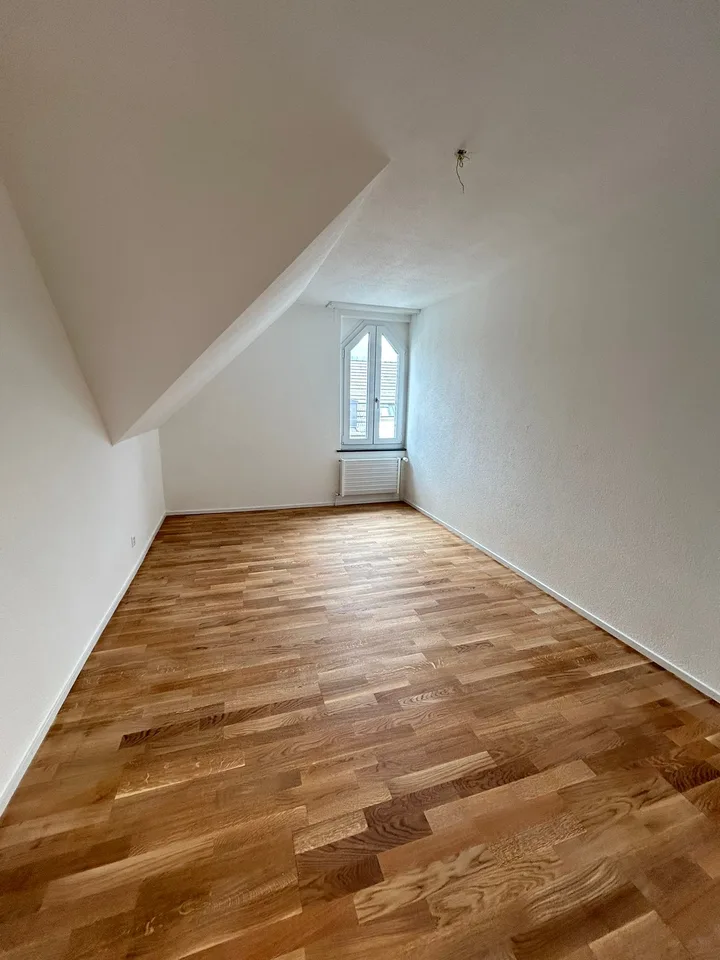 Affascinante appartamento mansardato con carattere in una posizione tranquilla a St. Gallen