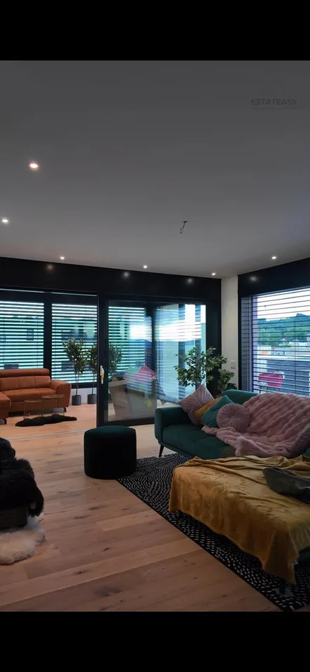 Vivere al livello più alto – appartamento in mansarda con camino, serra e idromassaggio