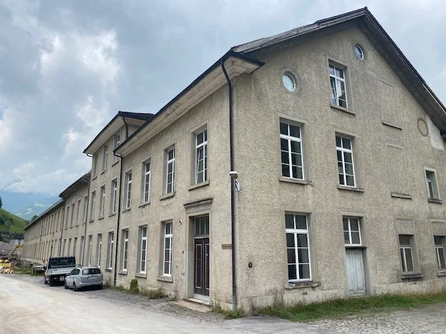 LAGERFLÄCHE MIT VIELEN NUTZUNGSMÖGLICHKEITEN