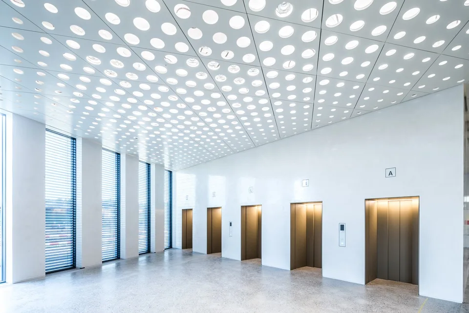 Espaces de bureau de haute qualité dans la tour Grosspeter