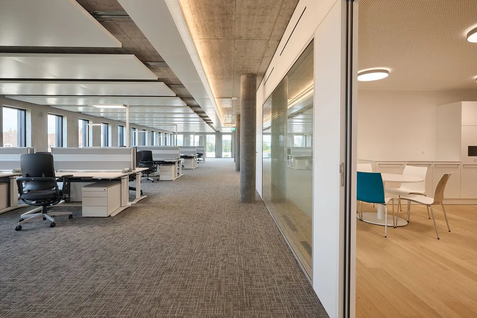 Espaces de bureau de haute qualité dans la tour Grosspeter
