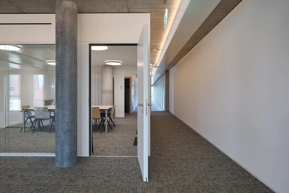 Hochwertige Büroflächen im Grosspeter Tower – Foto 6 von 11