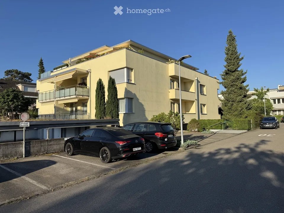 Schöne Wohnung mit grossem Balkon in einer ruhigen Seitenstrasse – Foto 11 von 12