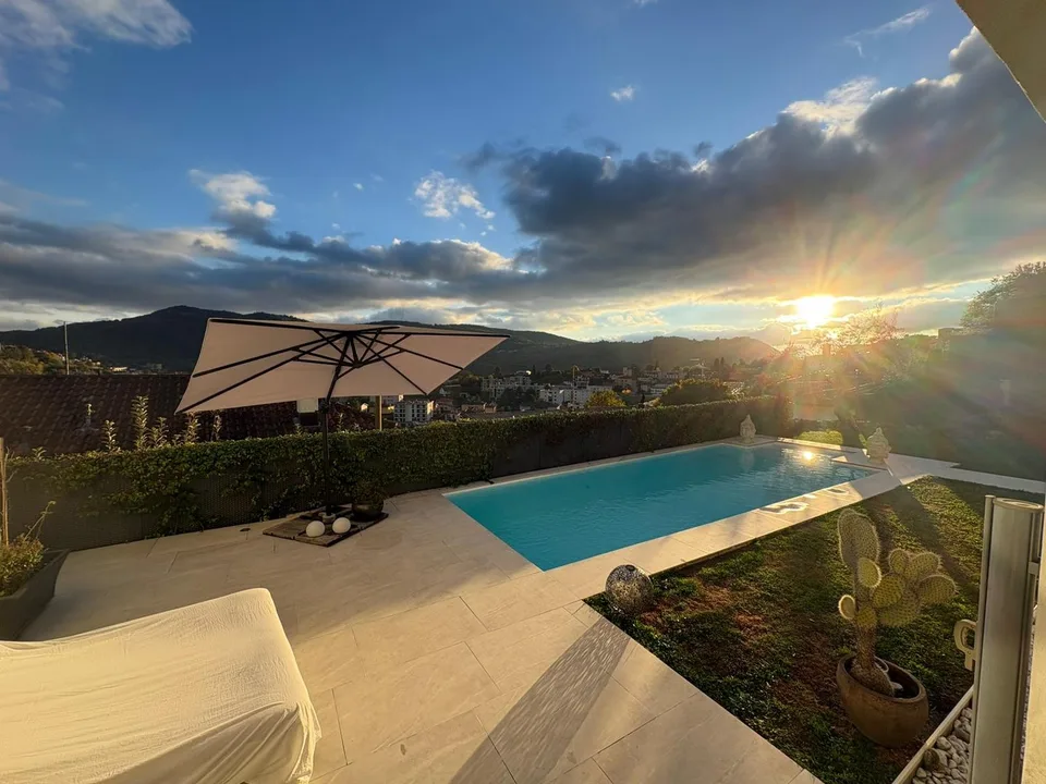 Villa indipendente con piscina, vista aperta e riservatezza assoluta