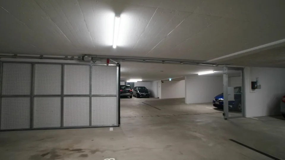 Private Tiefgaragenplätze mit flacher Ausfahrt – Foto 7 von 8