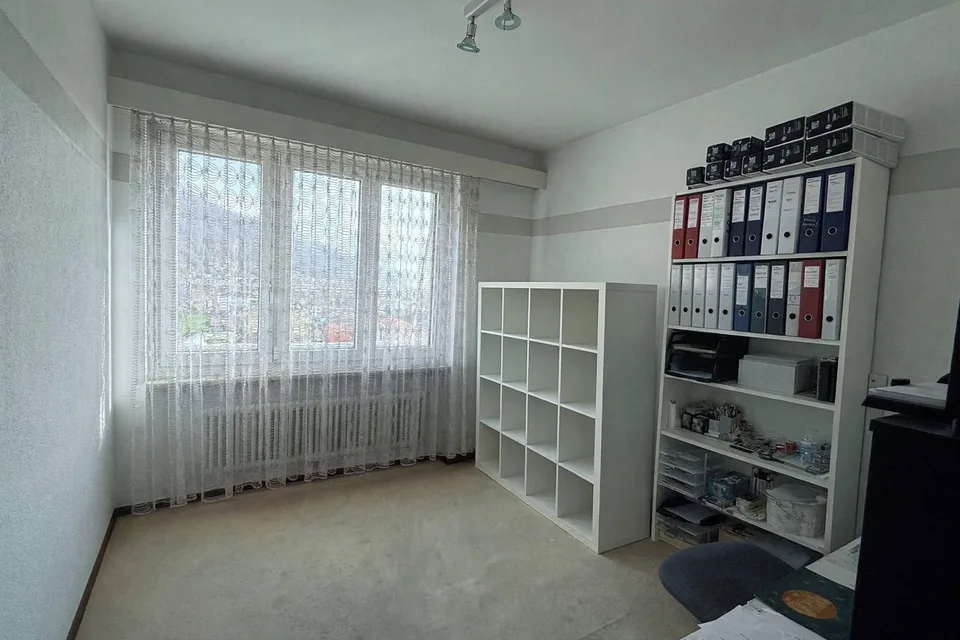 HELLE 3.5-ZIMMER-WOHNUNG IM OBERSTEN STOCK MIT BALKON