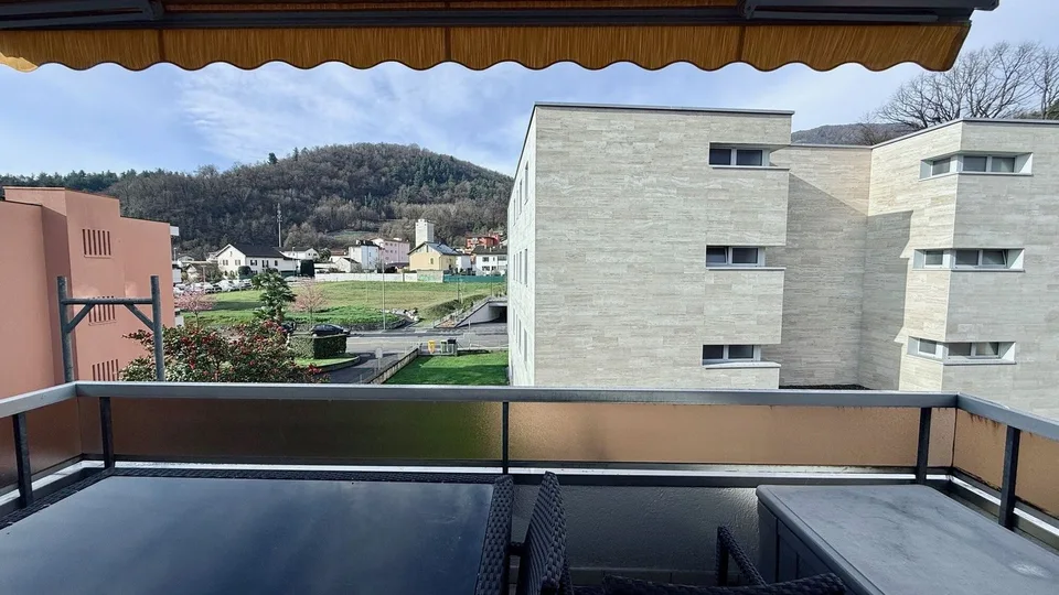 HELLE 3.5-ZIMMER-WOHNUNG IM OBERSTEN STOCK MIT BALKON