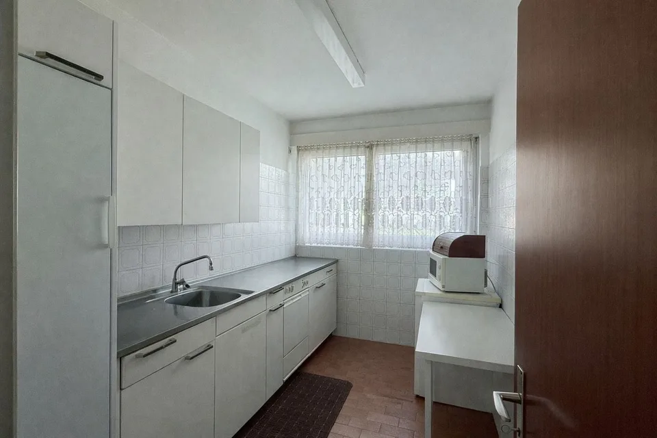 HELLE 3.5-ZIMMER-WOHNUNG IM OBERSTEN STOCK MIT BALKON
