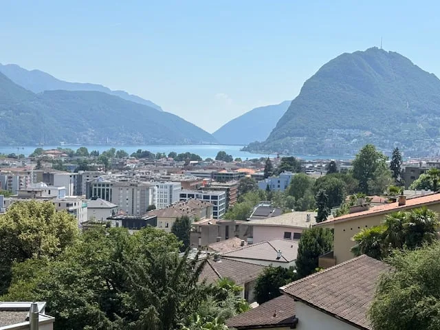 Lugano – Luminoso appartamento di 2.5 locali con terrazzo e vista lago
