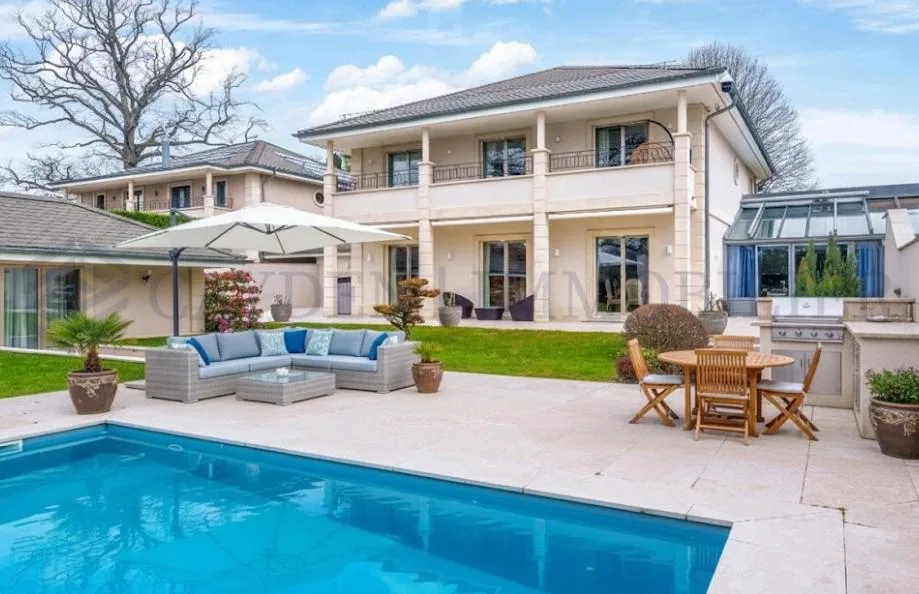 Villa d'exception avec une piscine et pool-house