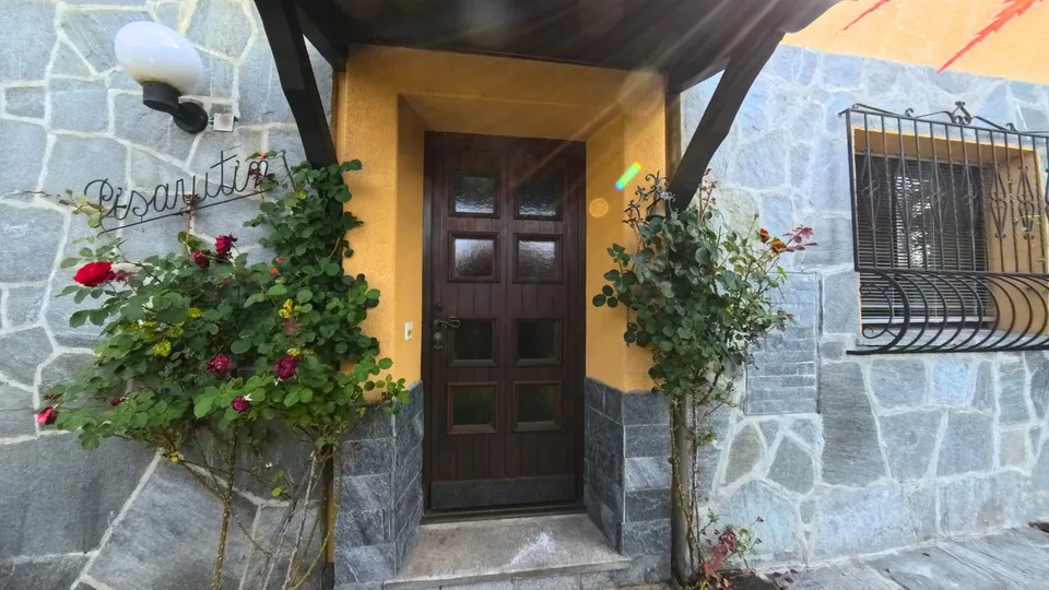 VILLA INDIPENDENTE CON GIARDINO E VISTA APERTA