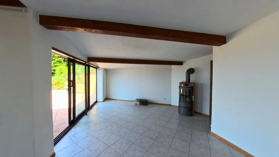 VILLA INDIPENDENTE CON GIARDINO E VISTA APERTA – photo 10 of 19