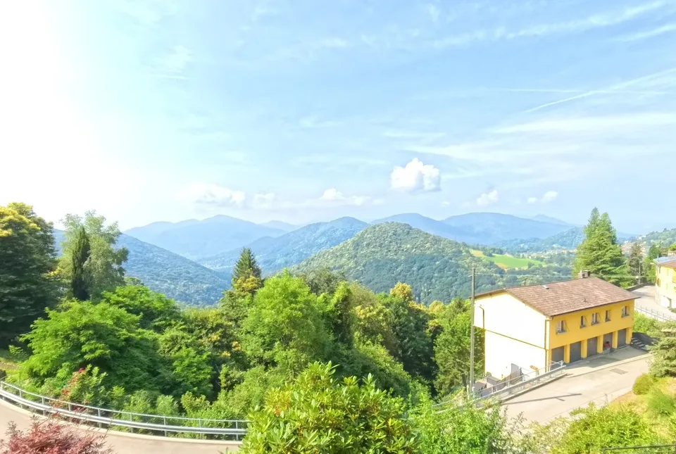 VILLA INDIPENDENTE CON GIARDINO E VISTA APERTA