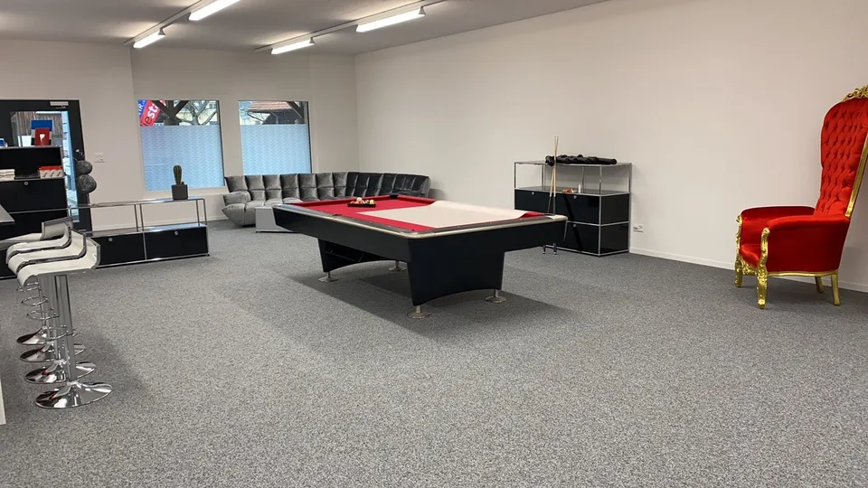 Spazio commerciale e di vendita attraente al Kreuzplatz ad Aesch – 290 m², accessibile in sedia a rotelle e rinnovato