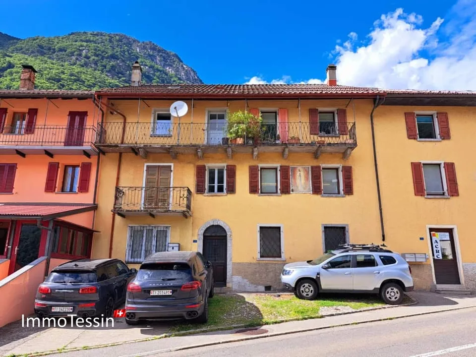 5.1% RENDITE: Kleines Mehrfamilienhaus mit 3 Wohnungen in der Nähe von Bellinzona zum Top Preis