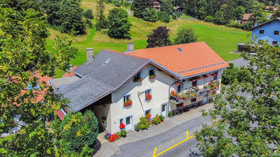 Maison d'un logement avec garage Grand volumes et potentiel d'agrand.