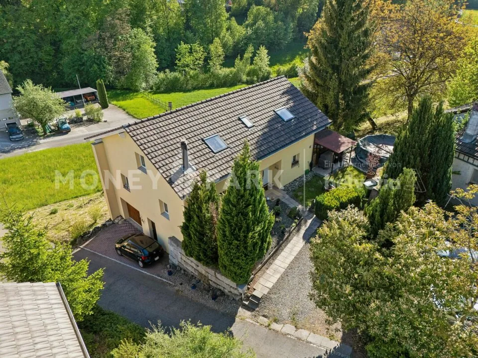 Einzigartiges 7.5-Zimmer-Einfamilienhaus mit Wohnqualität & grossem Grundstück