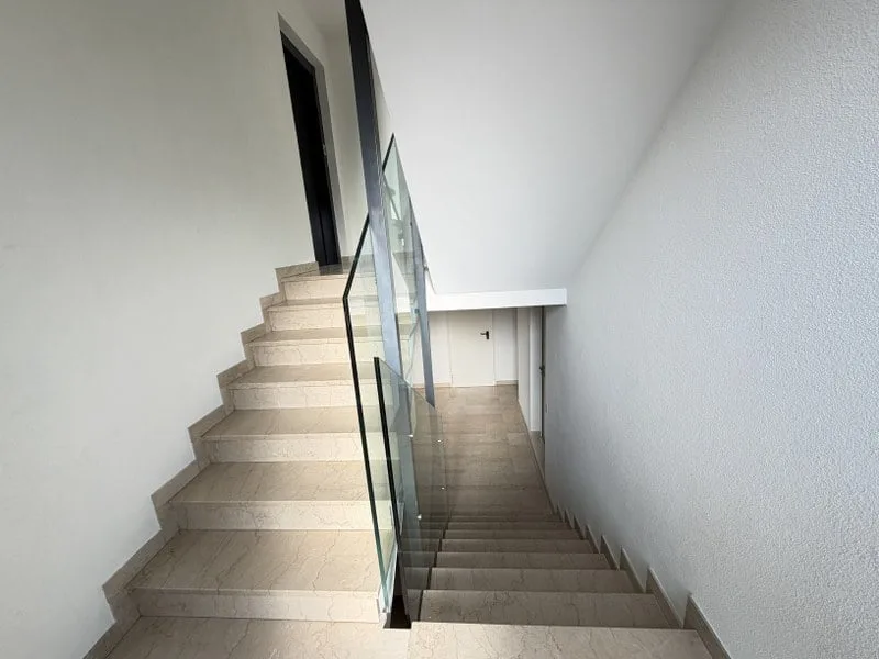 Elegantes Monolokal in komplett saniertem Palazzo
