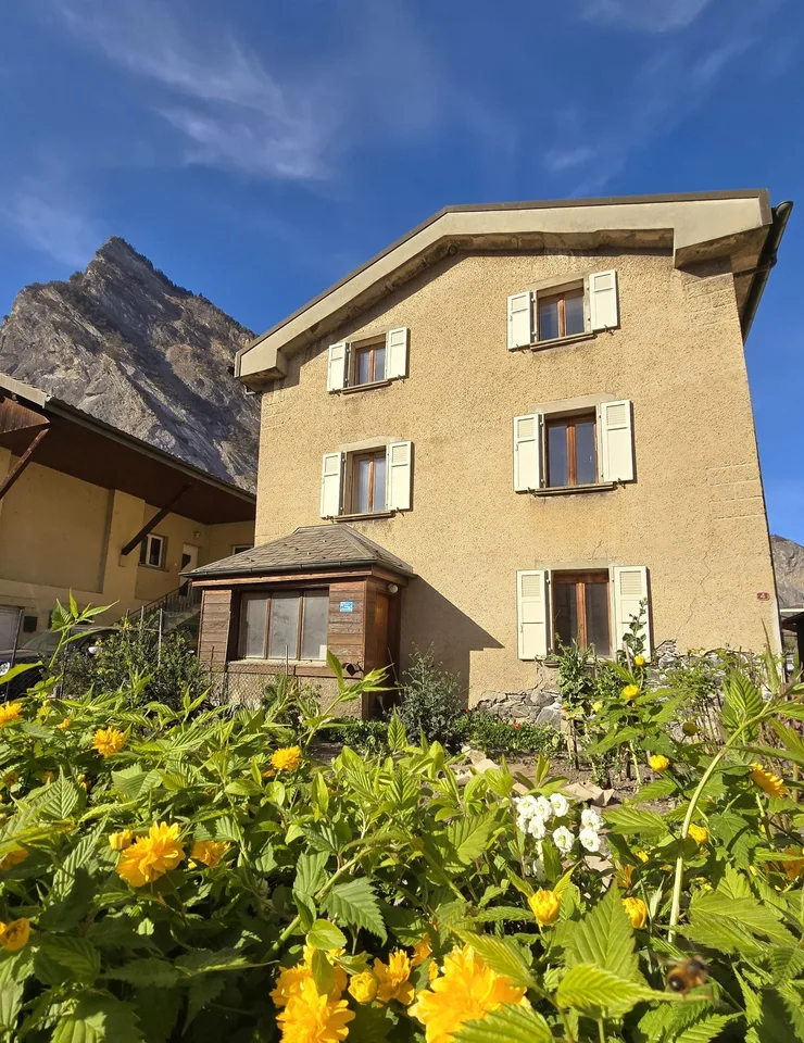 Au centre - Maison villageoise avec grange et cabanon