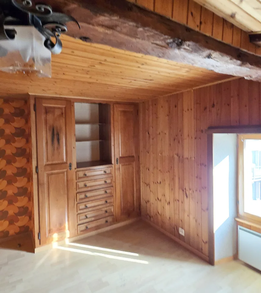 In the center - Village house with barn and shed – photo 10 of 13