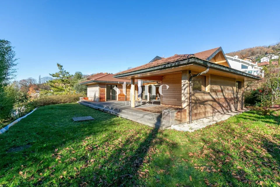 Villa d'architecte, proche frontière Suisse.