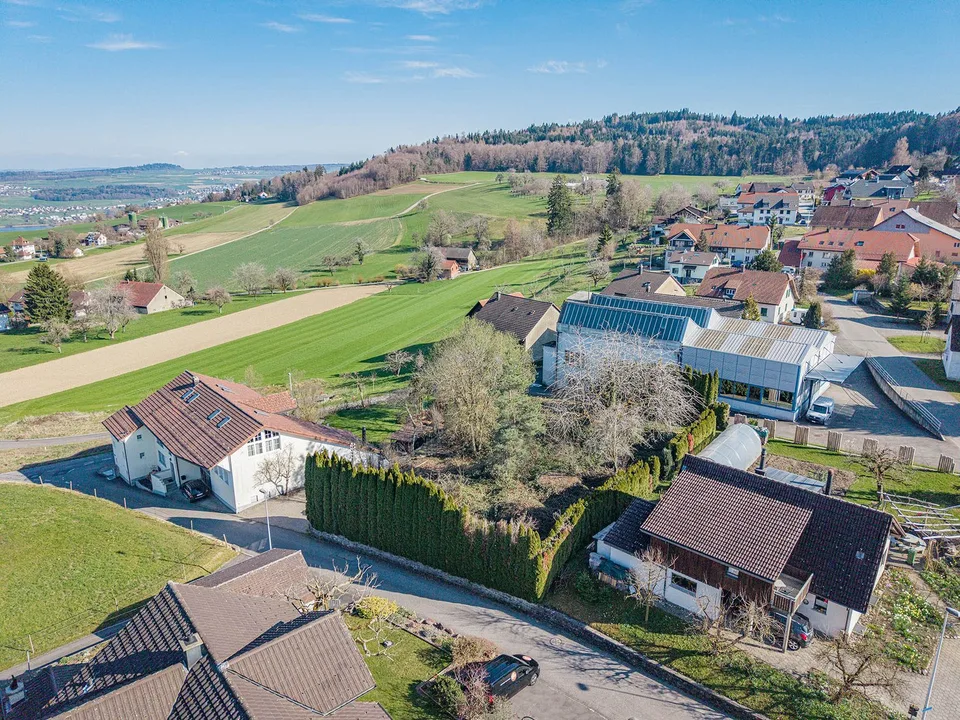 865 M2 TERRENO EDIFICABILE RESIDENZIALE SOPRA IL LAGO DI HALLWIL