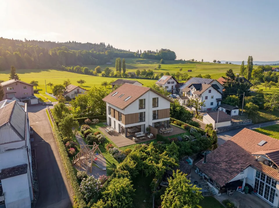 865 M² WOHNBAULAND IN ERHÖHTER LAGE NAHE HALLWILERSEE