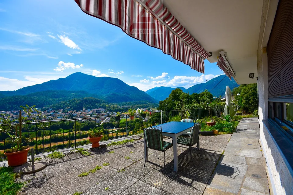 Casa bifamiliare con terreno / Zweifamilienhaus mit Grundstück