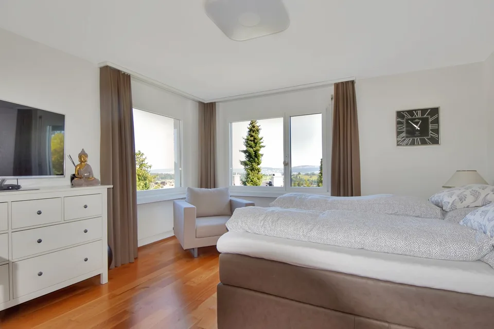 Ruhig gelegenes 6.5-Zimmer-Einfamilienhaus mit herrlicher Weitsicht – Foto 8 von 25