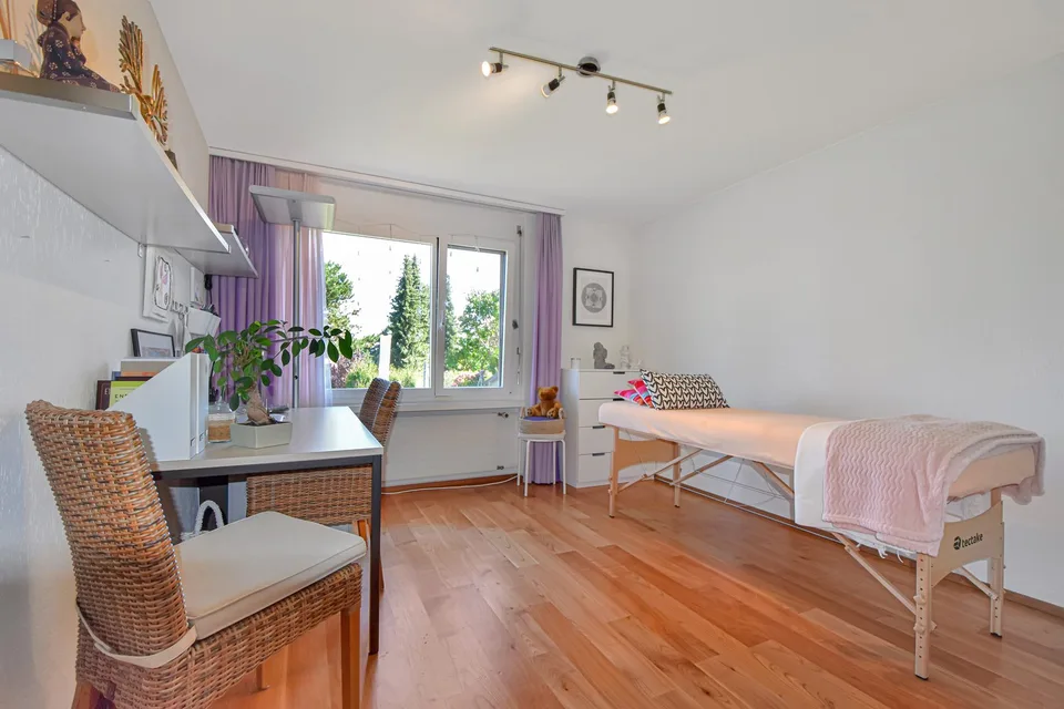 Ruhig gelegenes 6.5-Zimmer-Einfamilienhaus mit herrlicher Weitsicht – Foto 10 von 25