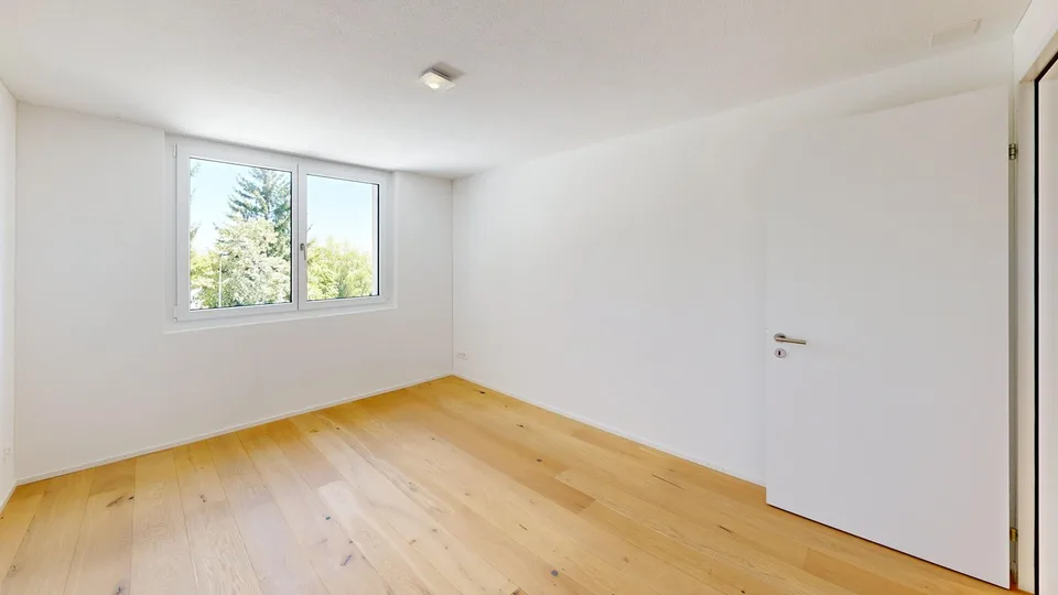 Ampio appartamento soleggiato / 242 m² di giardino privato / 2 posti auto inclusi – foto 7 di 14