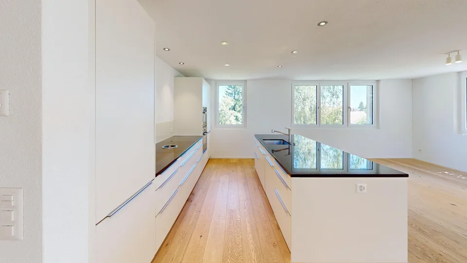 Appartamento di giardino 3.5 locali con 242 m² di giardino privato e ingresso di casa separato